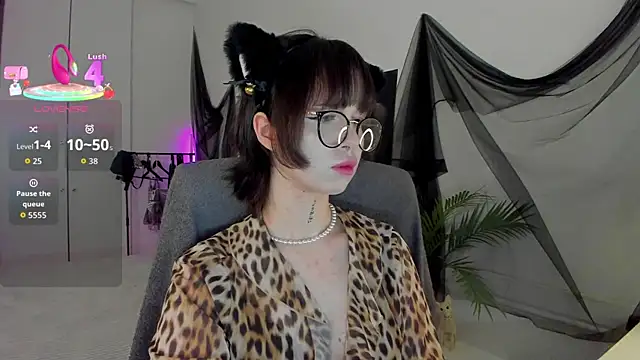 Snapshot of RisoSweet chatting on May 23, 2026, 8:52 pm RisoSweet online show from May 23, 2026, 8:52 pm