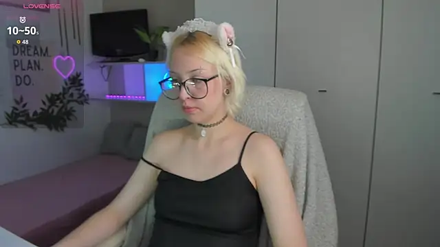 Snapshot of Neko_Sora chatting on May 4, 2026, 8:33 pm Neko Sora online show from May 4, 2026, 8:33 pm