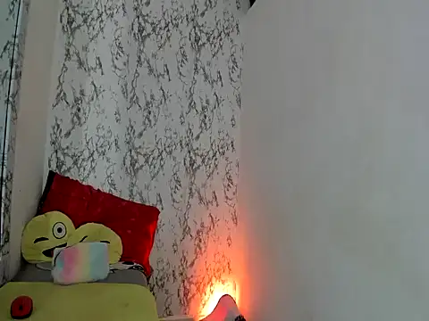 Snapshot of suriFoster chatting on May 28, 2026, 6:25 pm suriFoster online show from May 28, 2026, 6:25 pm
