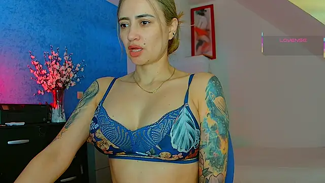 Snapshot of pennyyy_ chatting on May 16, 2026, 10:25 am pennyyy online show from May 16, 2026, 10:25 am