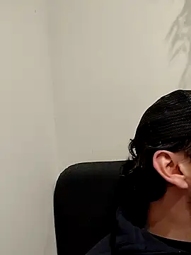 HugoEspada1 online show from April 22, 2026, 3:24 am