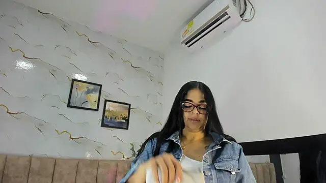 Snapshot of Candicewayne chatting on June 1, 2026, 11:54 am Candicewayne online show from June 1, 2026, 11:54 am