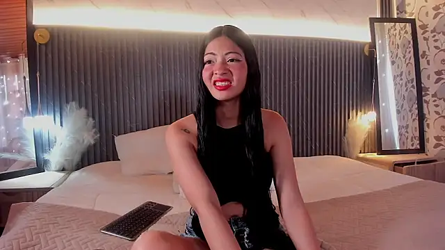 zoe castillo online show from April 21, 2026, 7:53 pm