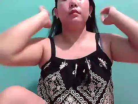 Snapshot of pretty_mia05 chatting on May 16, 2026, 7:07 am pretty mia05 online show from May 16, 2026, 7:07 am
