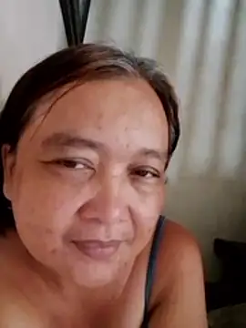 Snapshot of jeanyummytits chatting on April 28, 2026, 5:23 am jeanyummytits online show from April 28, 2026, 5:23 am