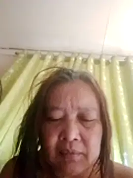 Snapshot of jeanyummytits chatting on May 20, 2026, 5:59 am jeanyummytits online show from May 20, 2026, 5:59 am