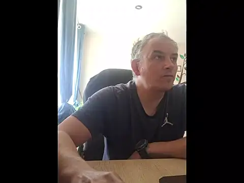Snapshot of Piotr481 chatting on May 24, 2026, 10:48 am Piotr481 online show from May 24, 2026, 10:48 am