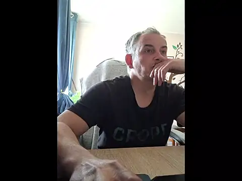 Snapshot of Piotr481 chatting on May 14, 2026, 3:53 pm Piotr481 online show from May 14, 2026, 3:53 pm