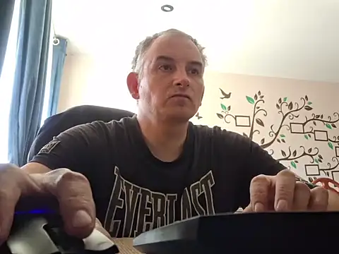 Snapshot of Piotr481 chatting on May 2, 2026, 10:53 am Piotr481 online show from May 2, 2026, 10:53 am
