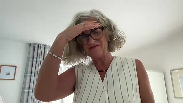 Snapshot of NaughtyMonicaUK chatting on April 23, 2026, 5:03 pm NaughtyMonicaUK online show from April 23, 2026, 5:03 pm