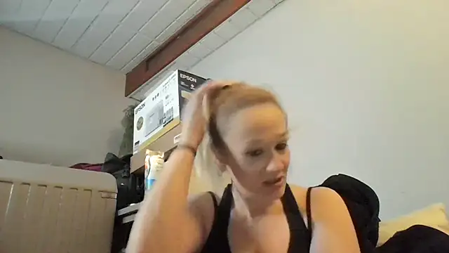 Snapshot of Princess42086 chatting on April 12, 2026, 8:34 pm Princess42086 online show from April 12, 2026, 8:34 pm