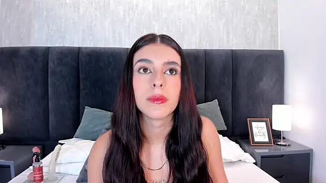Snapshot of miaa_Lind chatting on June 14, 2026, 4:25 am miaa Lind online show from June 14, 2026, 4:25 am