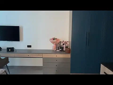 AliceStruble online show from April 24, 2026, 11:45 am