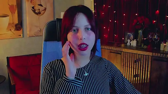 Snapshot of VivienneHebert chatting on May 10, 2026, 10:08 am VivienneHebert online show from May 10, 2026, 10:08 am