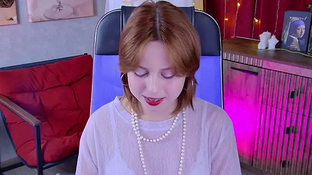 Snapshot of VivienneHebert chatting on June 2, 2026, 12:27 pm VivienneHebert online show from June 2, 2026, 12:27 pm