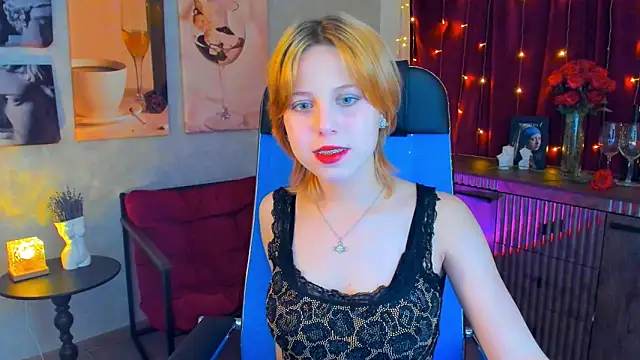 Snapshot of VivienneHebert chatting on April 30, 2026, 10:22 am VivienneHebert online show from April 30, 2026, 10:22 am