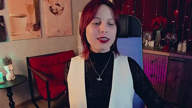 Snapshot of VivienneHebert chatting on May 12, 2026, 12:55 pm VivienneHebert online show from May 12, 2026, 12:55 pm