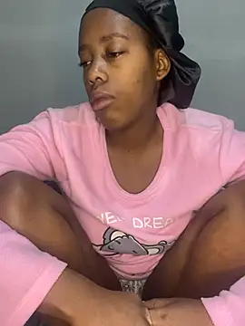 Snapshot of petite_bee chatting on July 9, 2026, 4:50 pm petite bee online show from July 9, 2026, 4:50 pm