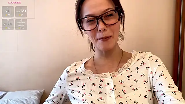 Snapshot of LaurenBlade chatting on April 26, 2026, 8:55 am LaurenBlade online show from April 26, 2026, 8:55 am