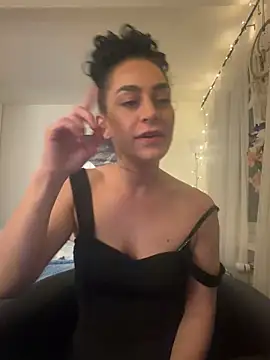 Snapshot of CurlyRouge chatting on May 10, 2026, 8:00 pm CurlyRouge online show from May 10, 2026, 8:00 pm