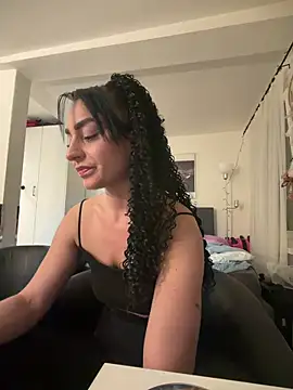 Snapshot of CurlyRouge chatting on May 12, 2026, 8:59 pm CurlyRouge online show from May 12, 2026, 8:59 pm