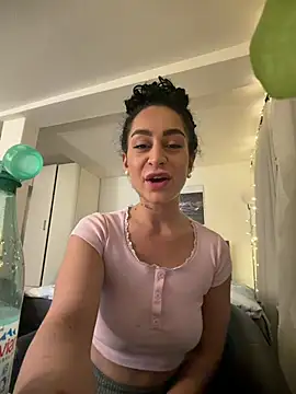 Snapshot of CurlyRouge chatting on April 29, 2026, 11:00 pm CurlyRouge online show from April 29, 2026, 11:00 pm