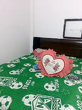 Snapshot of LuluDream chatting on May 5, 2026, 1:25 pm LuluDream online show from May 5, 2026, 1:25 pm