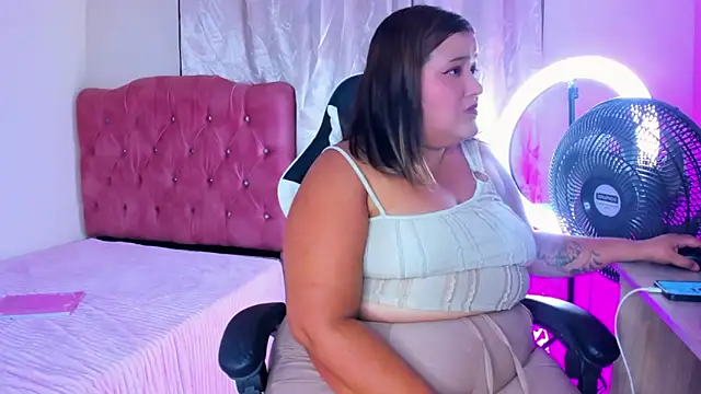cellycanela  online show from May 23, 2026, 2:10 am