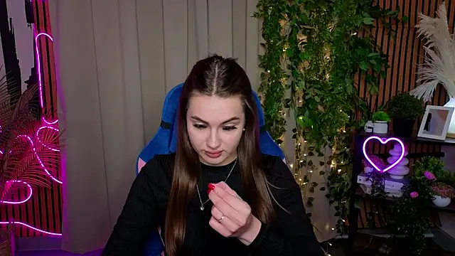 NicolePerkins online show from April 13, 2026, 5:28 pm