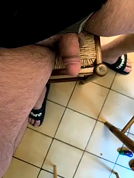 xaviier7777 online show from April 13, 2026, 6:17 am