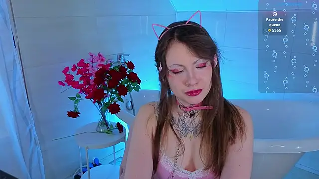 EricaMoonn online show from April 13, 2026, 10:08 am