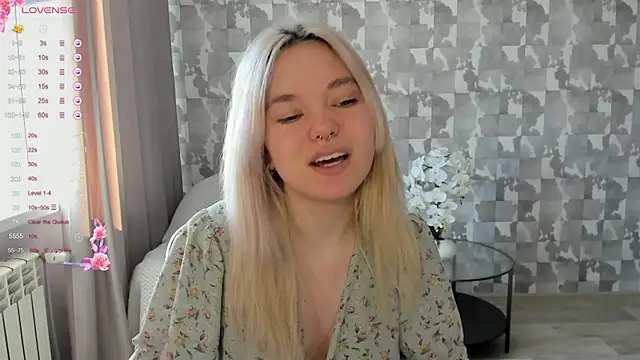 Anna Delon online show from April 23, 2026, 7:04 am