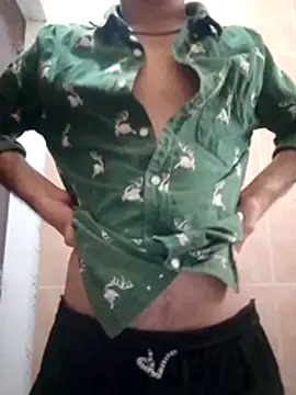 Snapshot of Whiteguy993 chatting on April 15, 2026, 12:21 pm Whiteguy993 online show from April 15, 2026, 12:21 pm