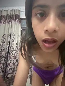 Snapshot of Alisha_Queen55 chatting on May 6, 2026, 7:40 pm Alisha Queen55 online show from May 6, 2026, 7:40 pm
