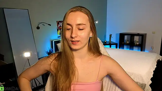 Snapshot of Your_Emily25 chatting on May 11, 2026, 8:05 am Your Emily25 online show from May 11, 2026, 8:05 am