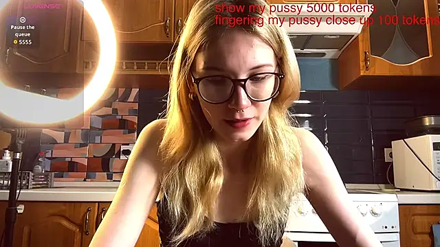 Snapshot of eileencrowday chatting on May 9, 2026, 3:21 am eileencrowday online show from May 9, 2026, 3:21 am