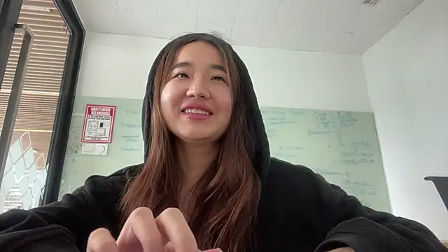 MalloryAlpis online show from April 16, 2026, 8:59 am