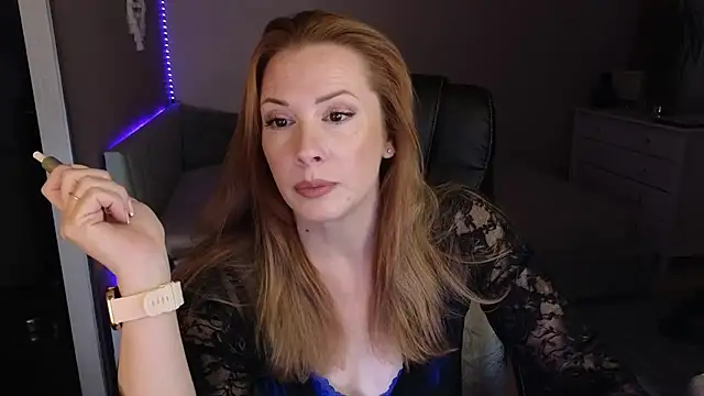 Snapshot of Sharon_Red chatting on December 18, 2025, 4:44 pm Sharon Red online show from December 18, 2025, 4:44 pm