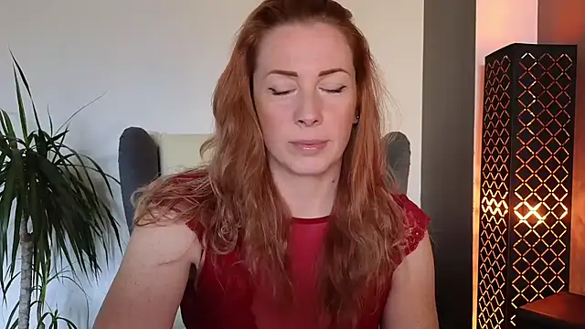 Snapshot of Sharon_Red chatting on October 21, 2025, 9:30 am Sharon Red online show from October 21, 2025, 9:30 am