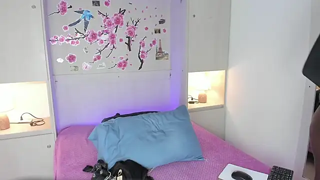 TaylorBloom online show from July 11, 2026, 11:43 am