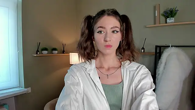 Peaches Peaches online show from May 18, 2026, 10:42 am