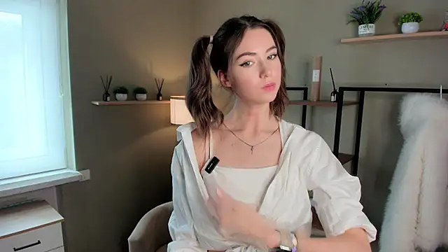 Peaches Peaches online show from April 21, 2026, 9:49 am