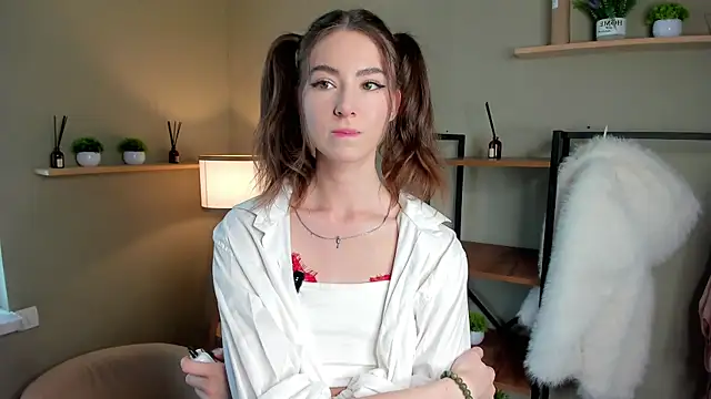 Peaches Peaches online show from May 4, 2026, 11:24 am