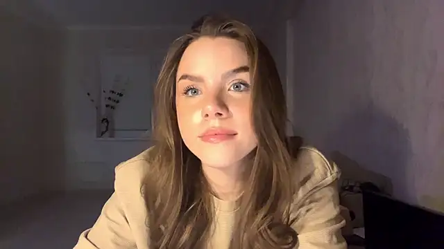 LeishaRocher online show from April 18, 2026, 7:07 pm