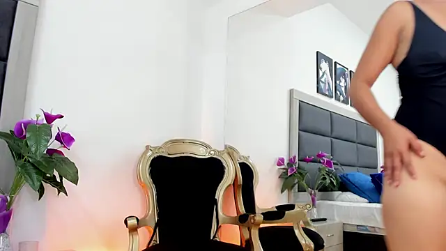 Snapshot of ValentinaCruzz chatting on April 15, 2026, 7:58 pm ValentinaCruzz online show from April 15, 2026, 7:58 pm