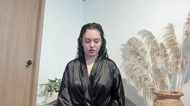 Snapshot of MiaRouseex chatting on May 1, 2026, 8:58 pm MiaRouseex online show from May 1, 2026, 8:58 pm