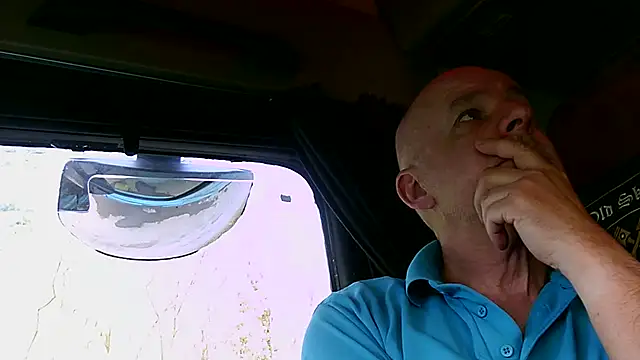 Snapshot of mannohmann5 chatting on April 16, 2026, 5:14 pm mannohmann5 online show from April 16, 2026, 5:14 pm