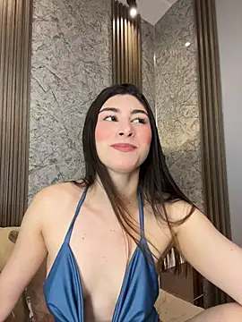 Snapshot of evelyn_hills chatting on June 26, 2026, 3:18 pm evelyn hills online show from June 26, 2026, 3:18 pm