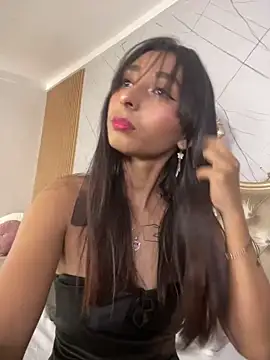 SaraDreamsss online show from May 28, 2026, 3:18 pm