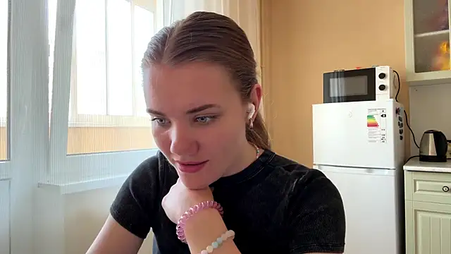 Snapshot of doana_bebriti chatting on May 12, 2026, 11:27 am doana bebriti online show from May 12, 2026, 11:27 am